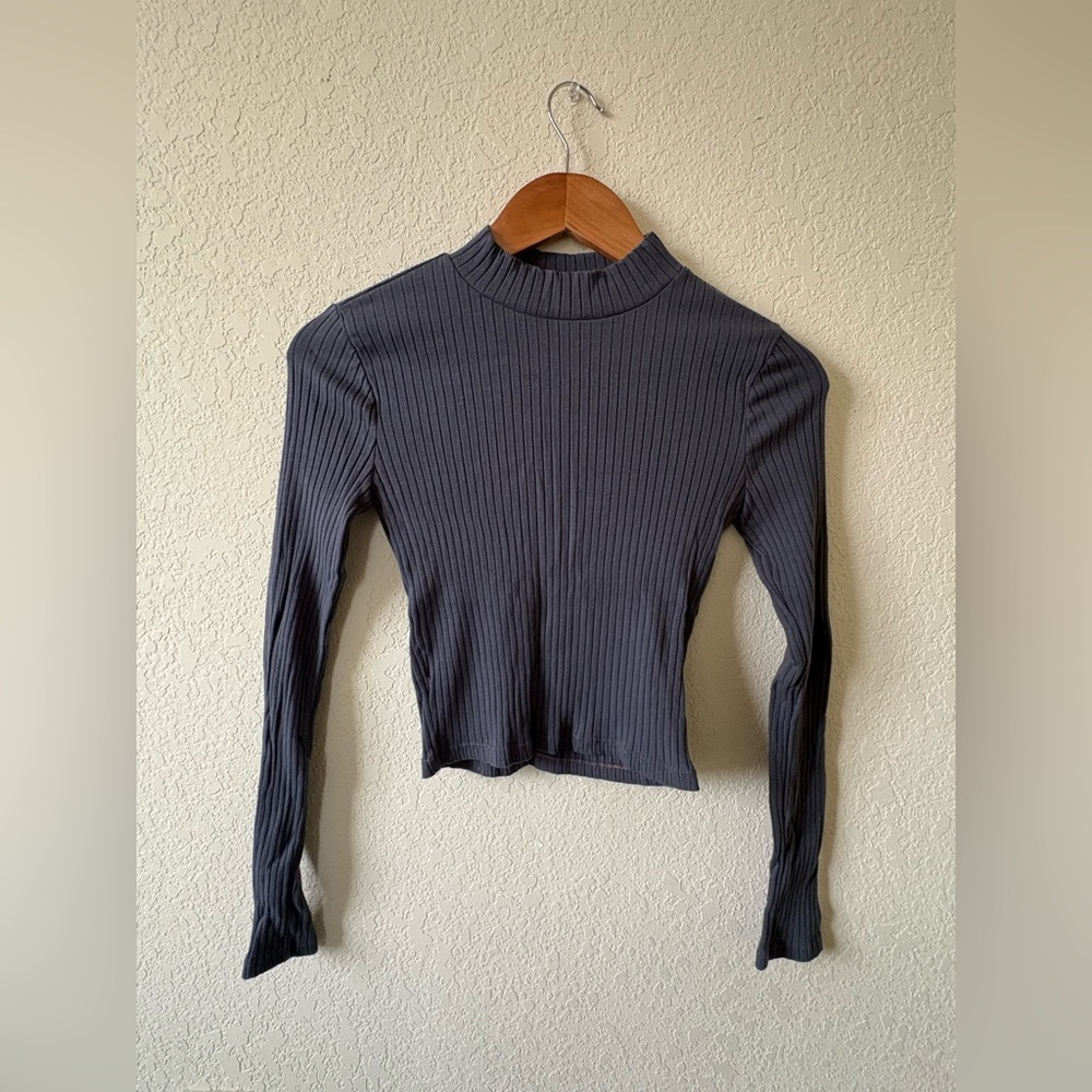 Forever 21 Ribbed Long Sleeve mock neck cropped Top Dark Gray small